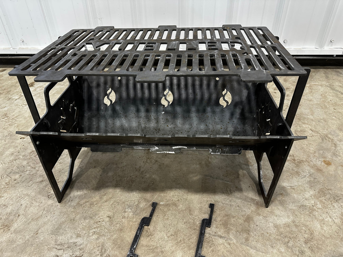 3/16" collapsible grill / fire pit